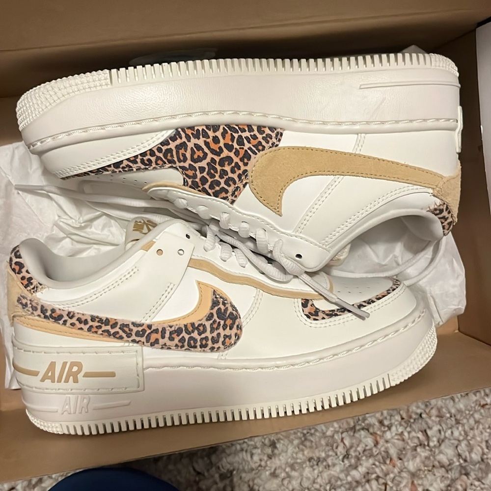 NEW NEVER WORN. NIKE AIR FORCE 1 SHADOW